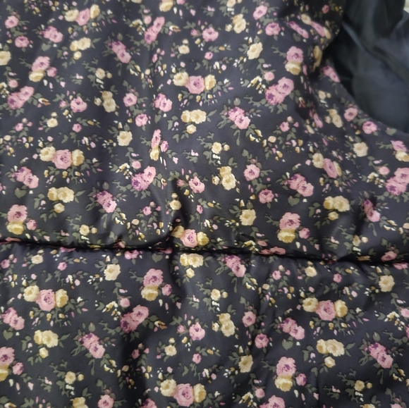 AEROPOSTALE Remixed Down Floral Puffer Vest. Size XL - Picture 5 of 5